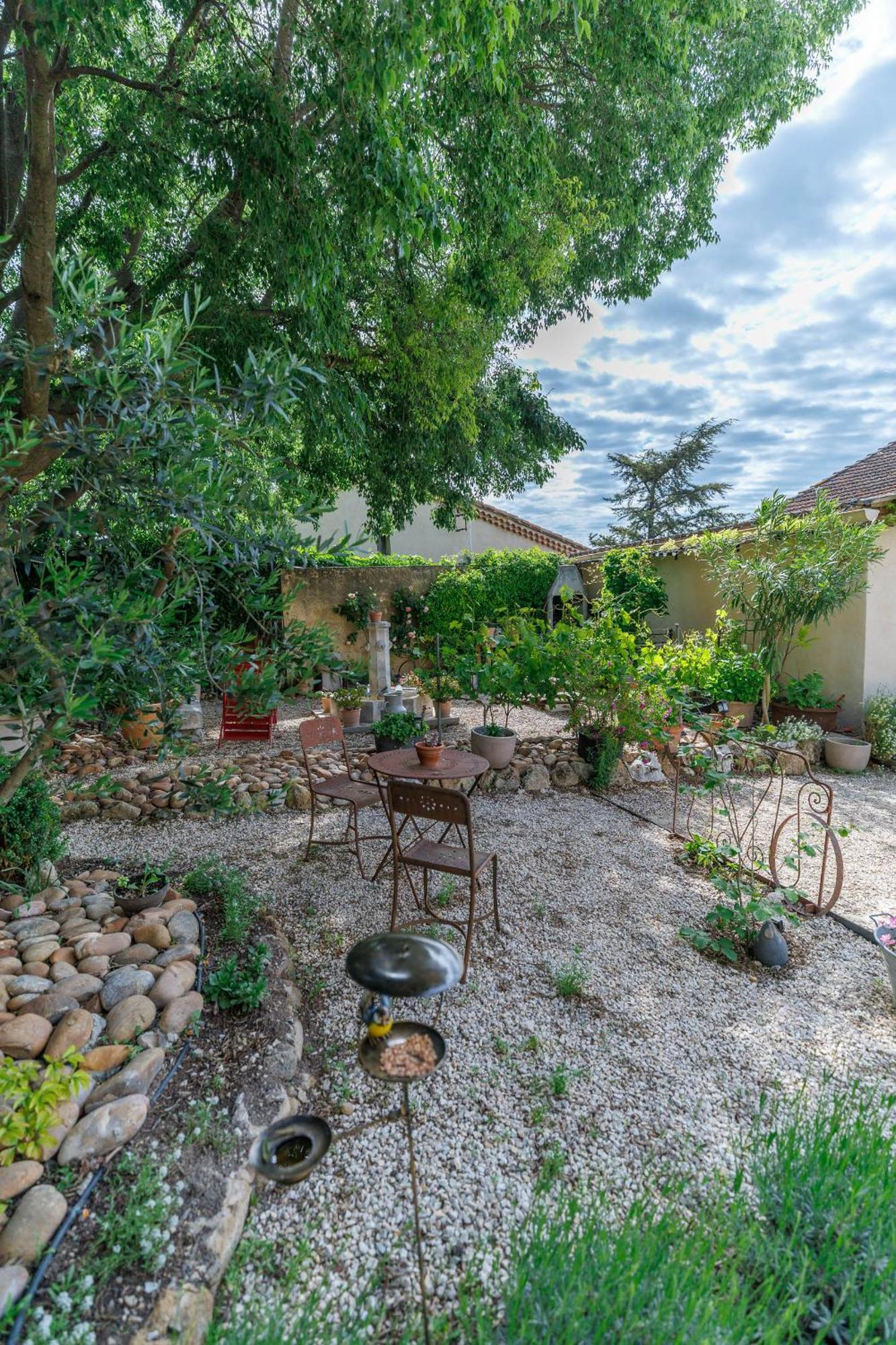 Chambres D'Hotes L'Oreliane En Provence Only Adult Châteauneuf-de-Gadagne Exterior foto