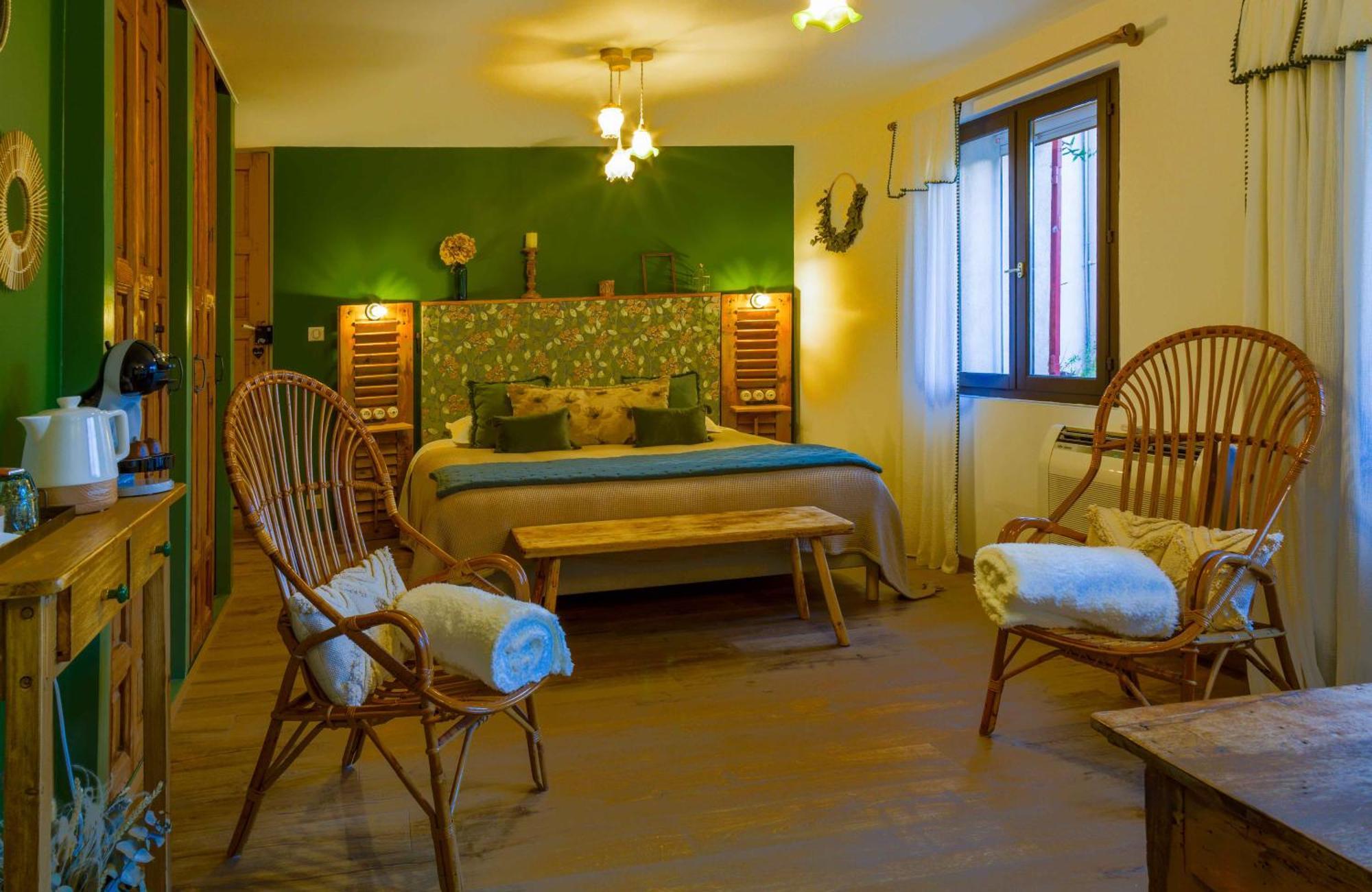 Chambres D'Hotes L'Oreliane En Provence Only Adult Châteauneuf-de-Gadagne Exterior foto